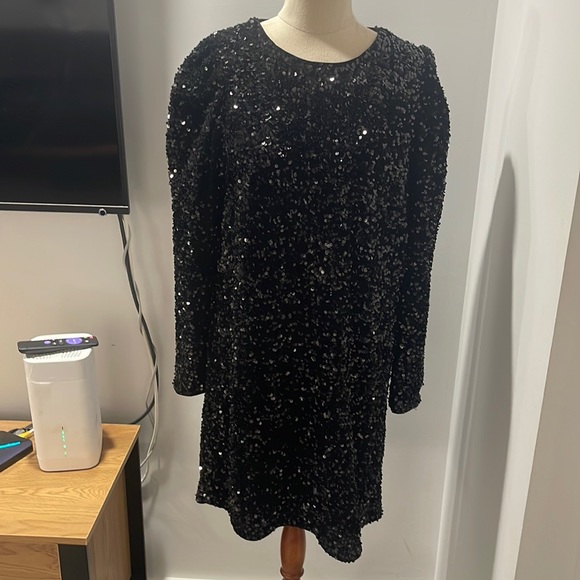 H&M Dresses & Skirts - Size S H and M sequin dress